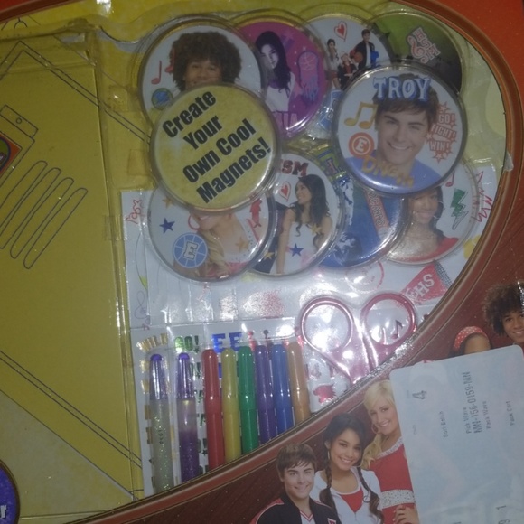 DISNEY HIGH SCHOOL MUSICAL LOCKER ACTIVITY SET NEW - Picture 3 of 8